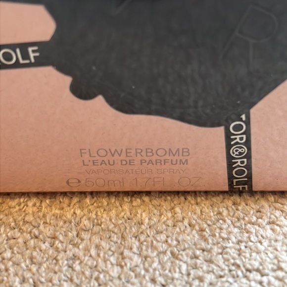 Victor & Rolf Flowerbomb - Picture 4 of 4